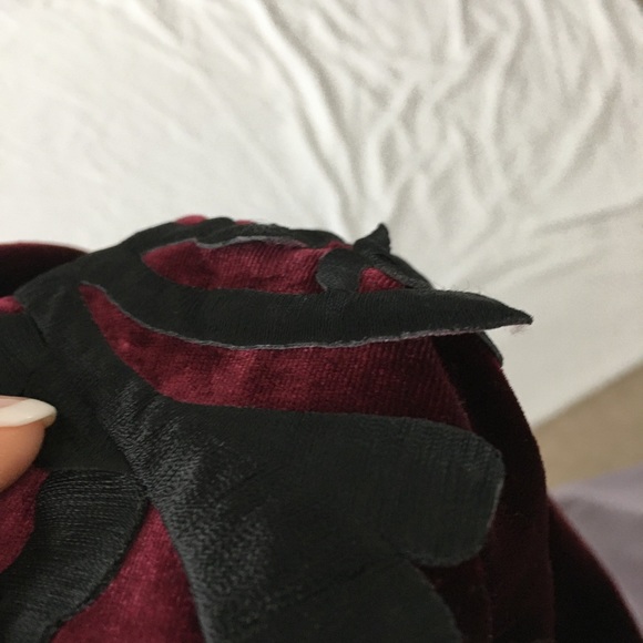 90’s Unity burgundy/black velvet backless crop top - Picture 5 of 7